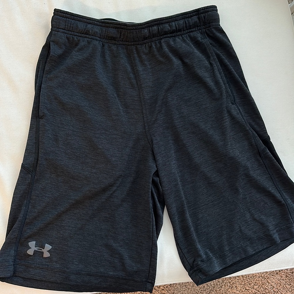 Under Armour men small shorts athletic
